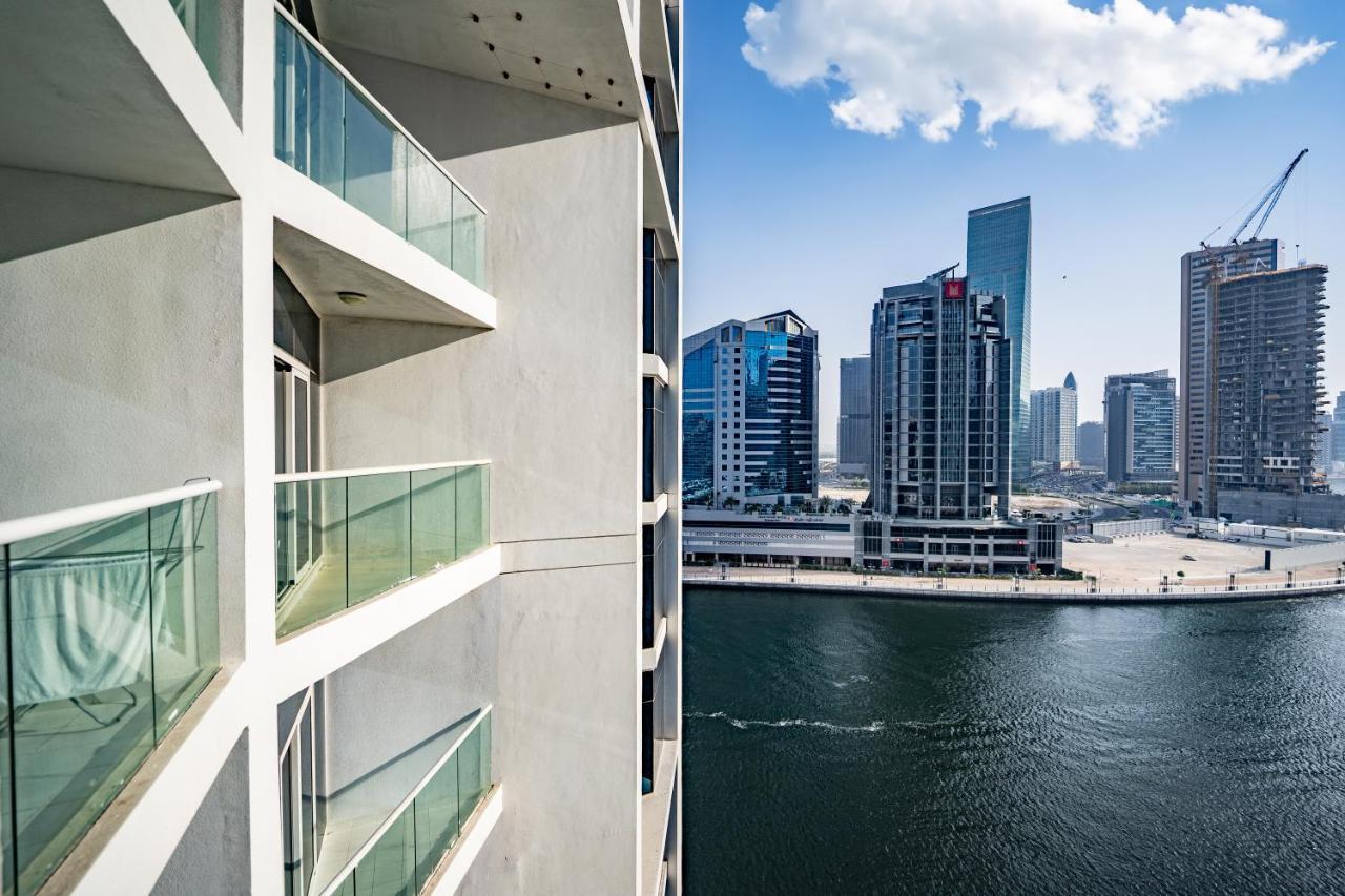 Aliving Stylish With Partial Burj & Canal Views- Prive , Business Bay 713 अपार्टमेंट